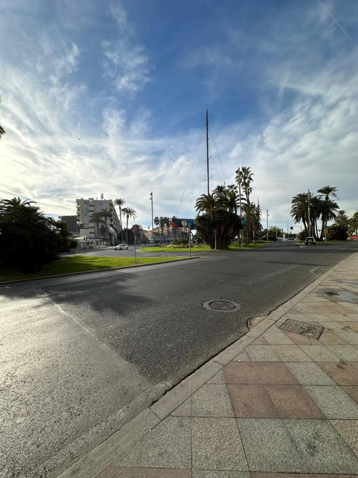 Alicante Beach And Center Exteriör bild